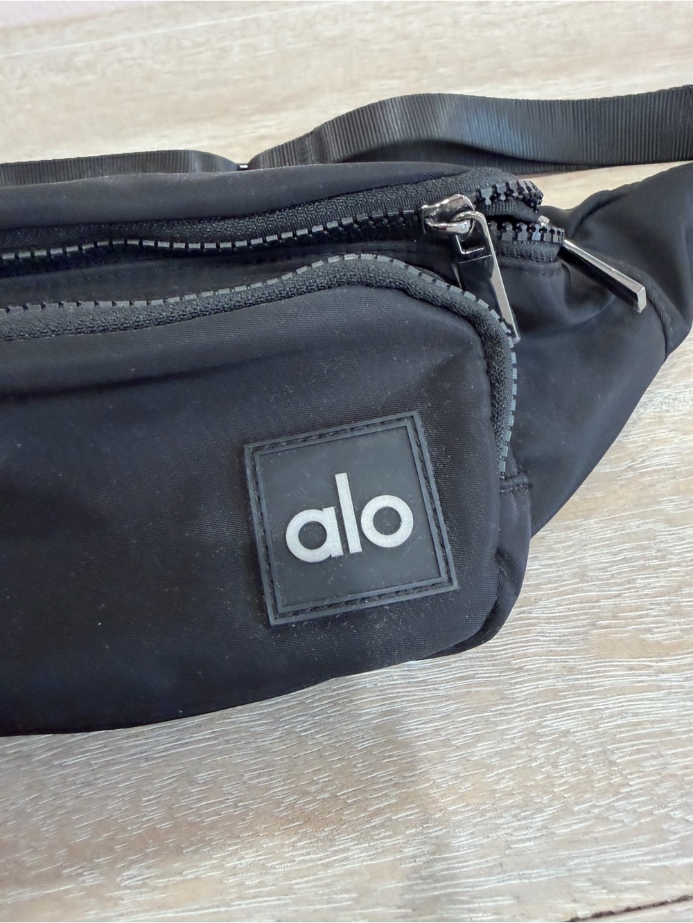 ALO Yoga Belt Bag - Picture 3 of 10
